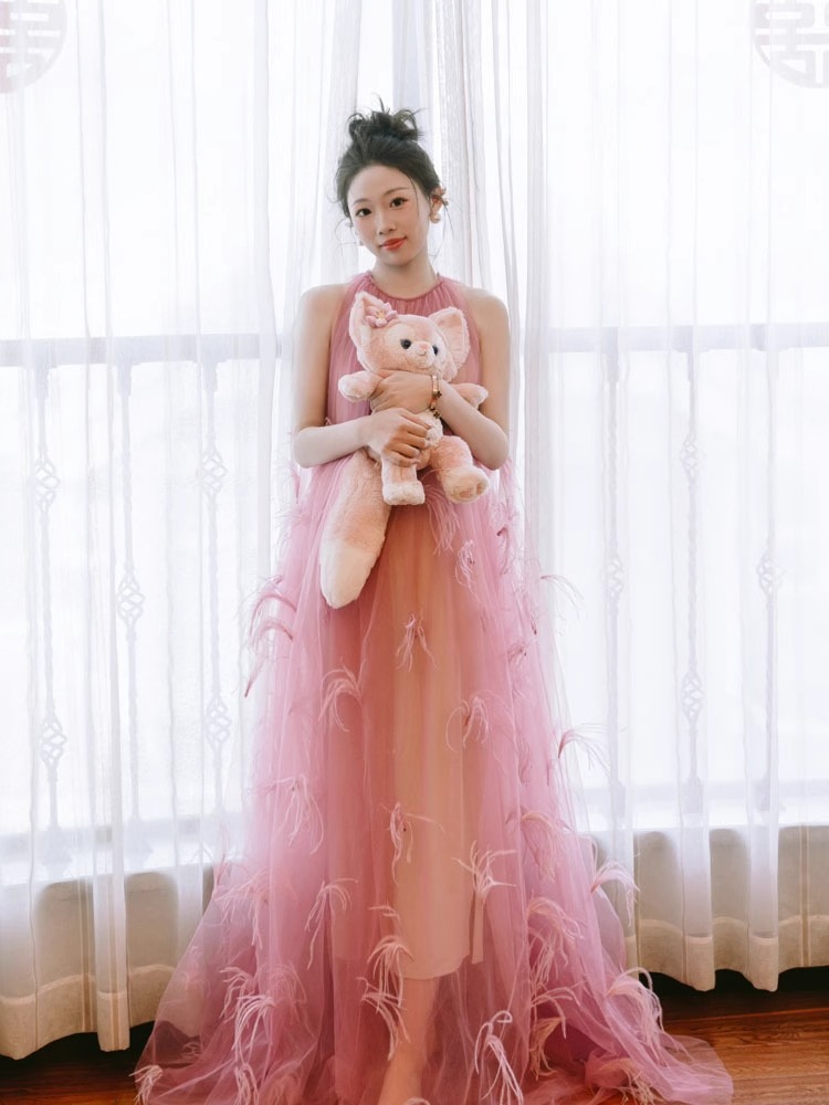Evening dress for bride, shiffon fuchsia wedding dress, Chinese style, 2023 collection Evening dress for bride, shiffon fuchsia wedding dress, Chinese style, 2023 collection
