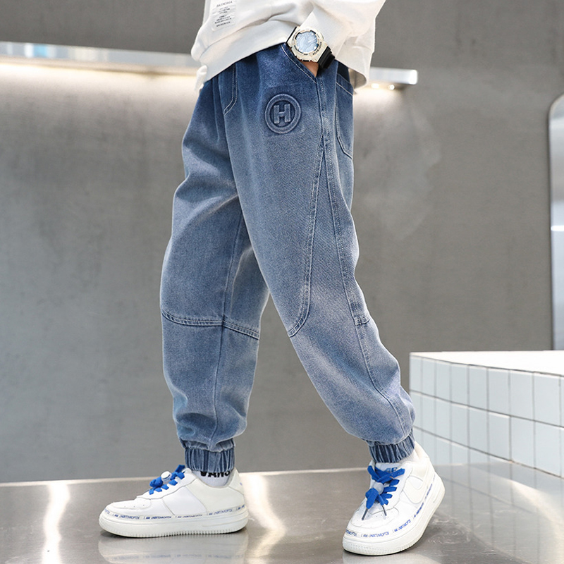 男の子ジーンズ春と秋2025新しいハーレムパンツ中大子供秋と冬プラスベルベットカジュアル子供用春ズボン