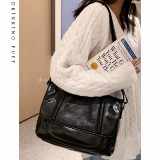 Универсальная ретро демисезонная сумка на одно плечо