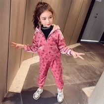 Girls foreign style golden velvet suit 2023 spring new childrens sports suit hooded girl plus fleece two-piece set