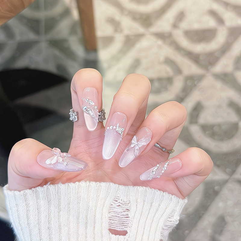 Lianziyudie 2026 New Style Wearable Nails, Medium-Length, Autumn and Winter High-End Handmade Nail Art, Whitening Nail Patches
