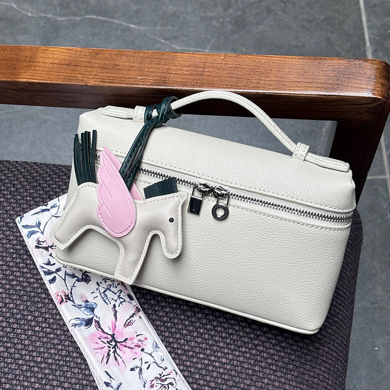 Cowhide Lunch Box Bag 2025 New Niche Hand-Held Genuine Leather Cosmetic Box Bag Crossbody Shoulder Bag for Women Small Square Bag Cowhide Lunch Box Bag 2025 New Niche Hand-Held Genuine Leather Cosmetic Box Bag Crossbody Shoulder Bag for Women Small Square Bag