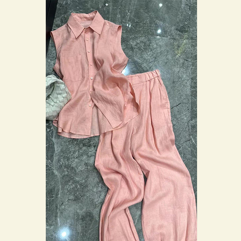 A Complete Set of Stylish and Age-Reducing Pink Polo Collar Fashionable High-End Sleeveless Shirt and Pants Set for Women in Summer