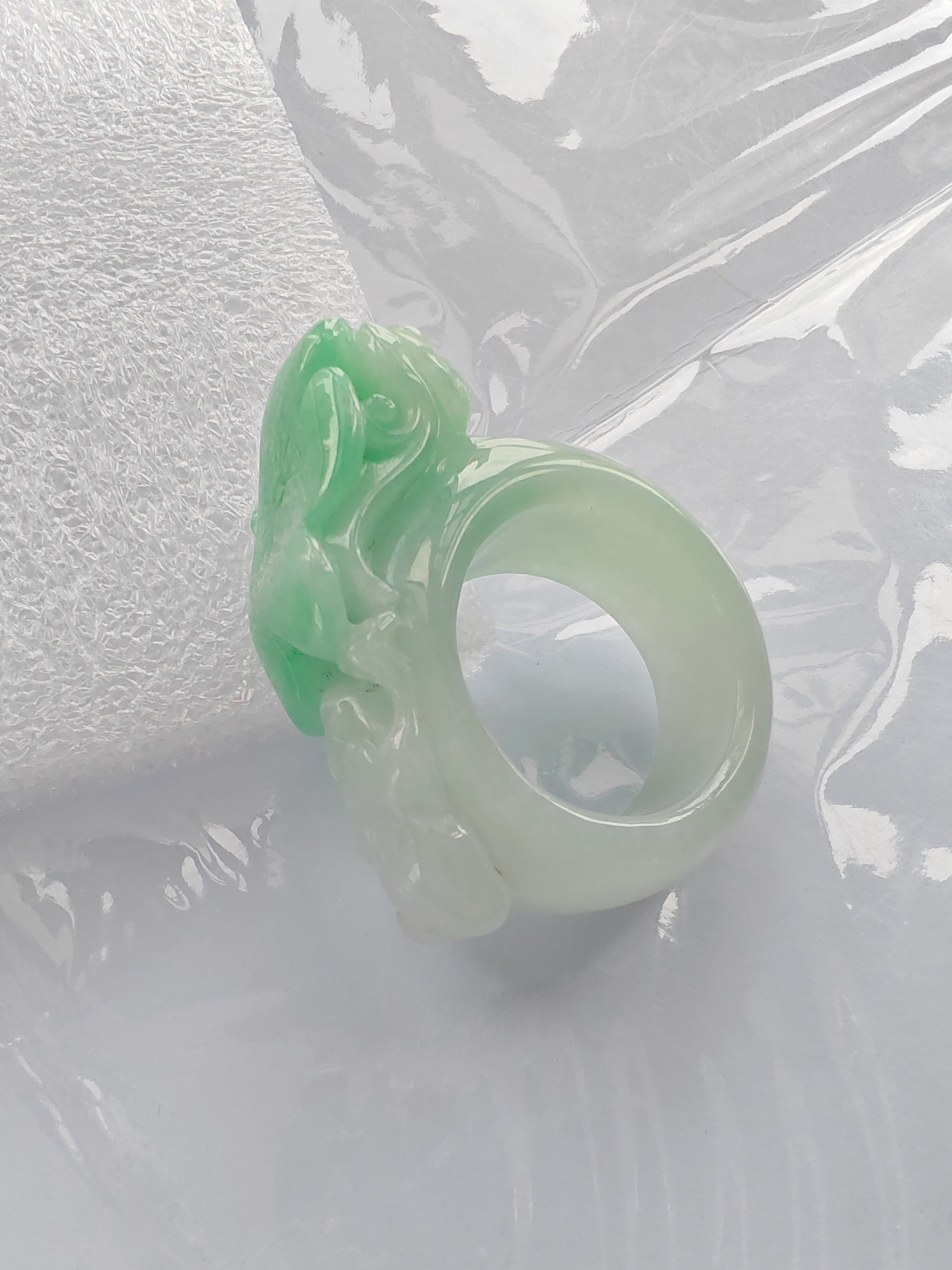 Natural jadeite A-grade Pixiu ring, green ice-transparent Burmese jadeite, men's finger ring, elegant and beautiful, great value