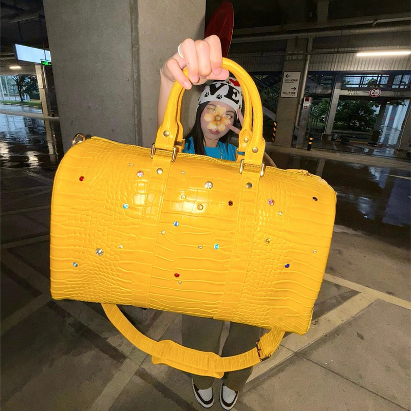 Beautiful Girl Large-Capacity Hand-Held Travel Bag, Niche High-End Style, Anti-Alligator Skin Texture, Colorful Diamond Crossbody Tote Bag