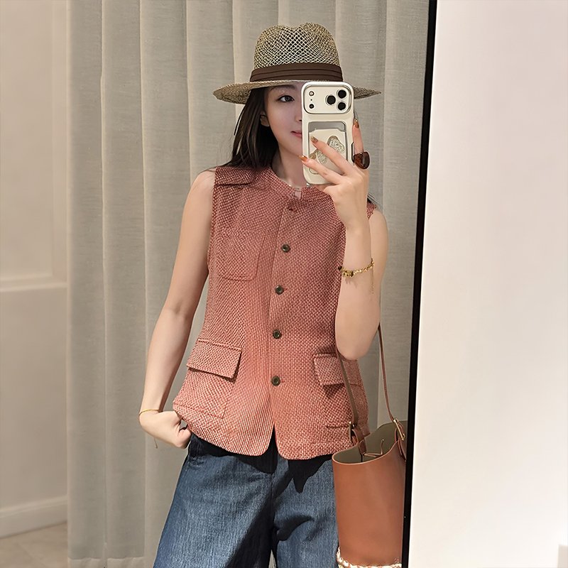 Vintage Red Stand-Collar Sleeveless Vest for Women, 2026 New Summer Style, Loose Design, Stylish and Youthful Top