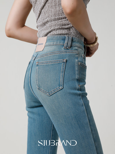 High-Waisted, Slimming, Flared Jeans for Women with a Sophisticated and Elegant Feel, Autumn/Winter 2025, Fleece-Lined and Stretchy