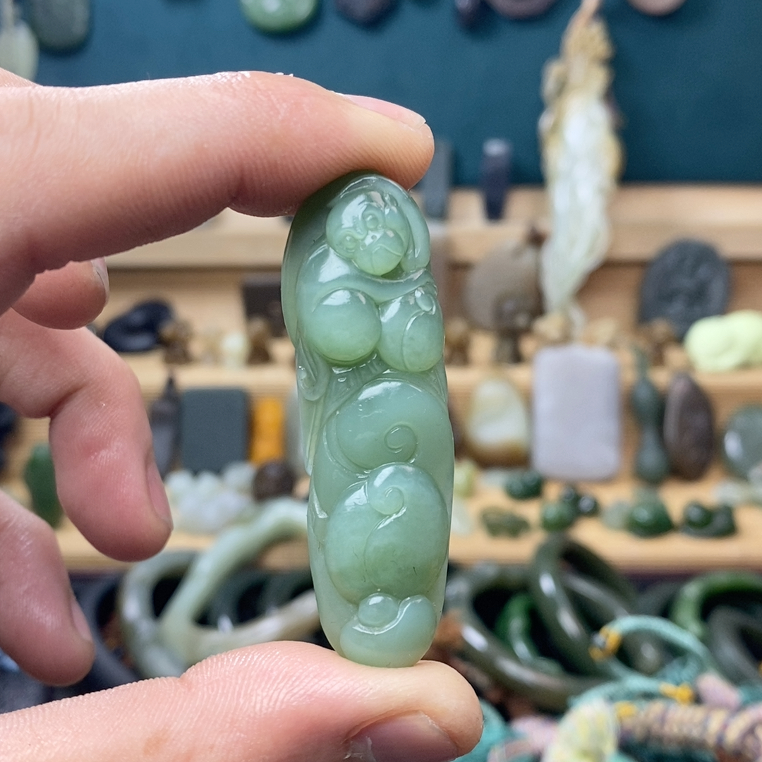 和田玉碧玉，玉石中的绿宝石？💎了解与选购全攻略-颈饰-淘宝好物网