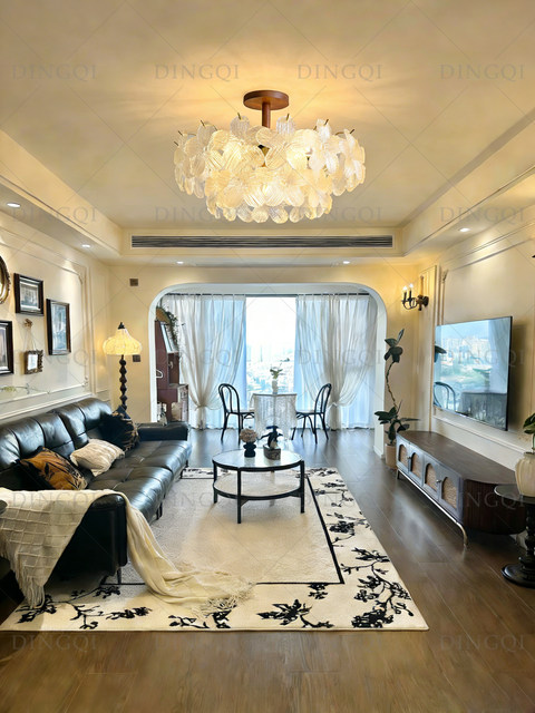 French-Style Vintage Chandelier, Retro Five-Leaf Flower Glass Living Room Lamp, Light Luxury and Warm Ambiance, 2026 New Model Bedroom Lighting