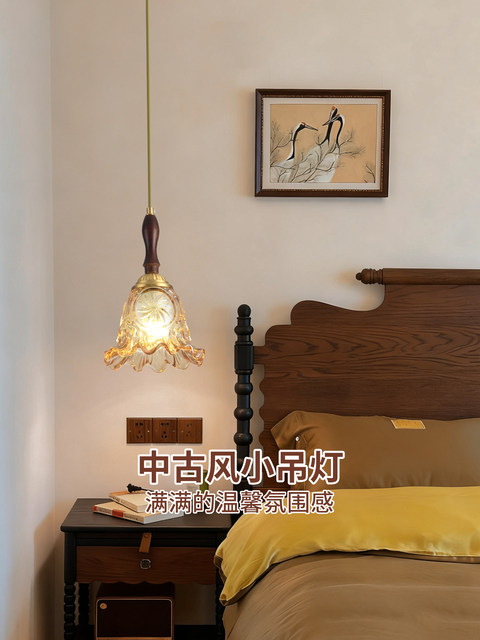 American-Style Vintage Bedside Pendant Light, French Mid-Century Luxury Glass Lamp with a High-End Floral Design for Bedroom, Bar, and Homestay
