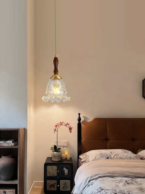 American-Style Vintage Bedside Pendant Light, French Mid-Century Luxury Glass Lamp with a High-End Floral Design for Bedroom, Bar, and Homestay