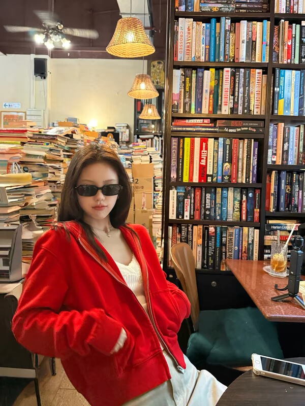Red Short Simple Hooded Sweatshirt Cardigan Jacket 2026 Autumn New Casual Korean Style Relaxed Top for Women Red Short Simple Hooded Sweatshirt Cardigan Jacket 2026 Autumn New Casual Korean Style Relaxed Top for Women