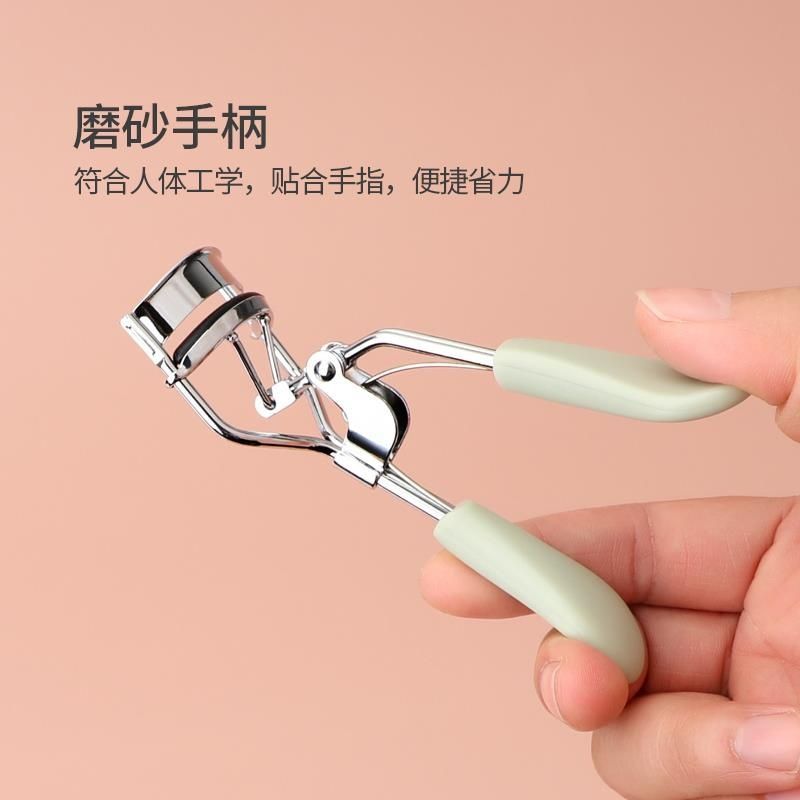 卷翘持久定型睫毛夹：如何让新手学生也能拥有迷人电眼？