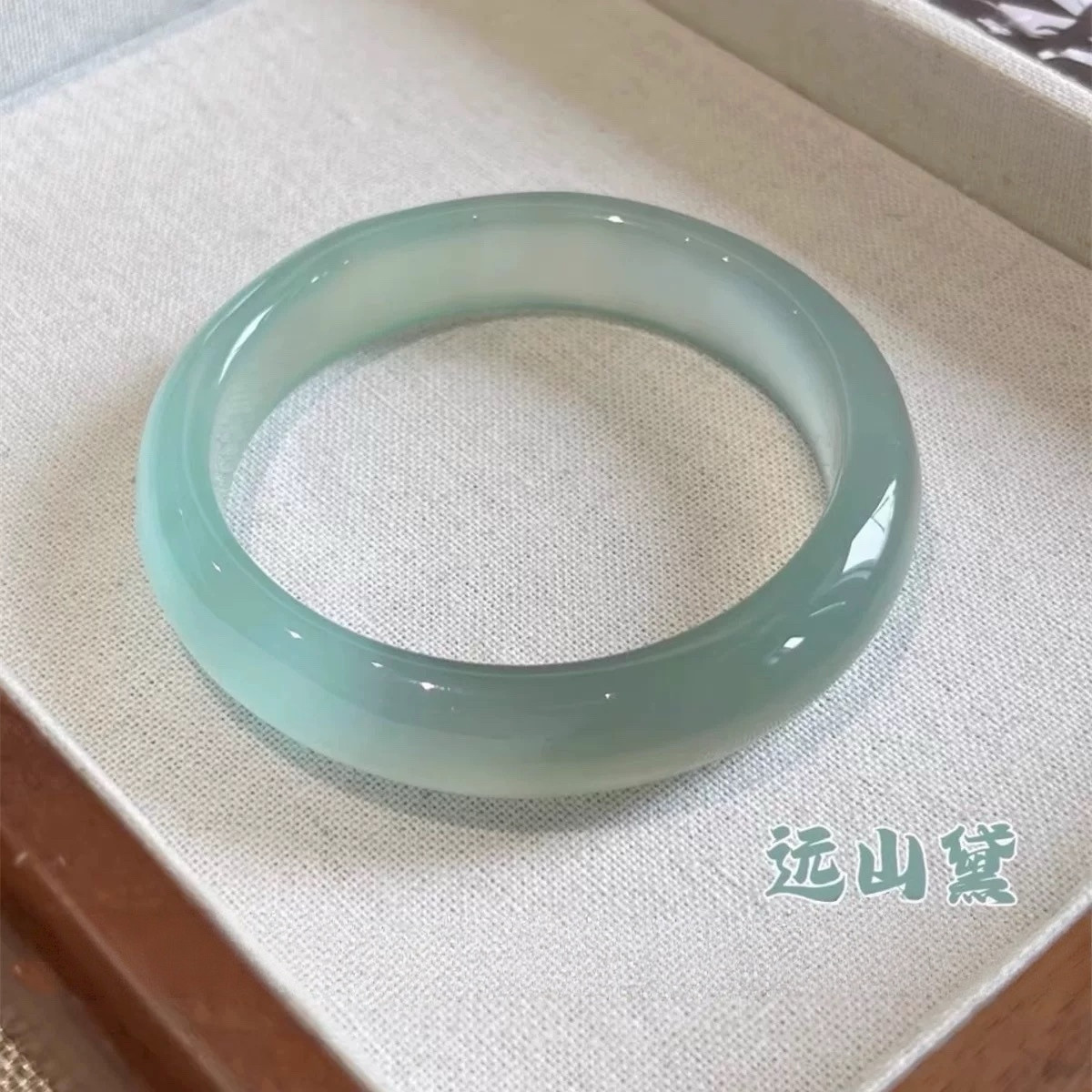 天然高冰种玉髓油青手镯女款远山黛绿玉镯翡翠玛瑙蓝水色珠宝轻奢