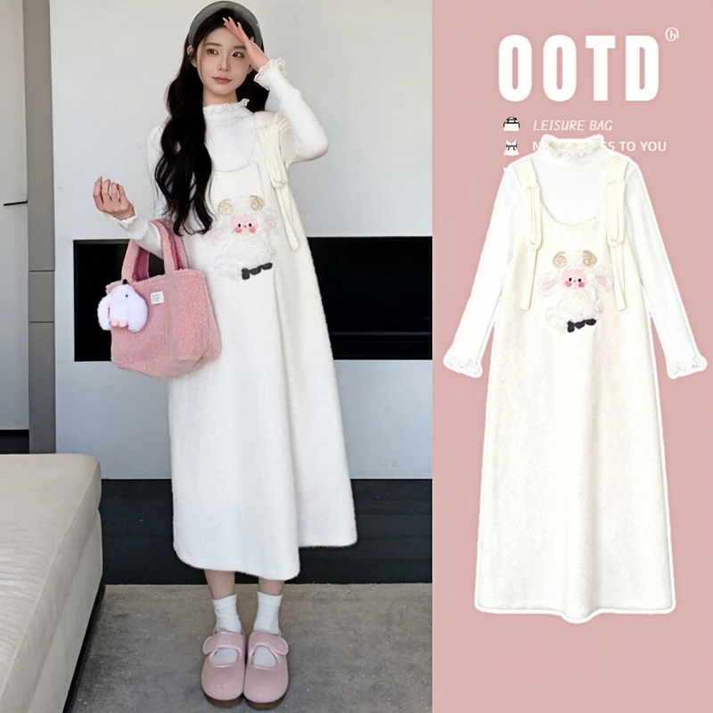 Maternity Wear, the Sweet and Cute Style of the Winter Collection, Soft and Delicate Lamb Embroidery Maternity Suspender Dress Winter Outfit Set