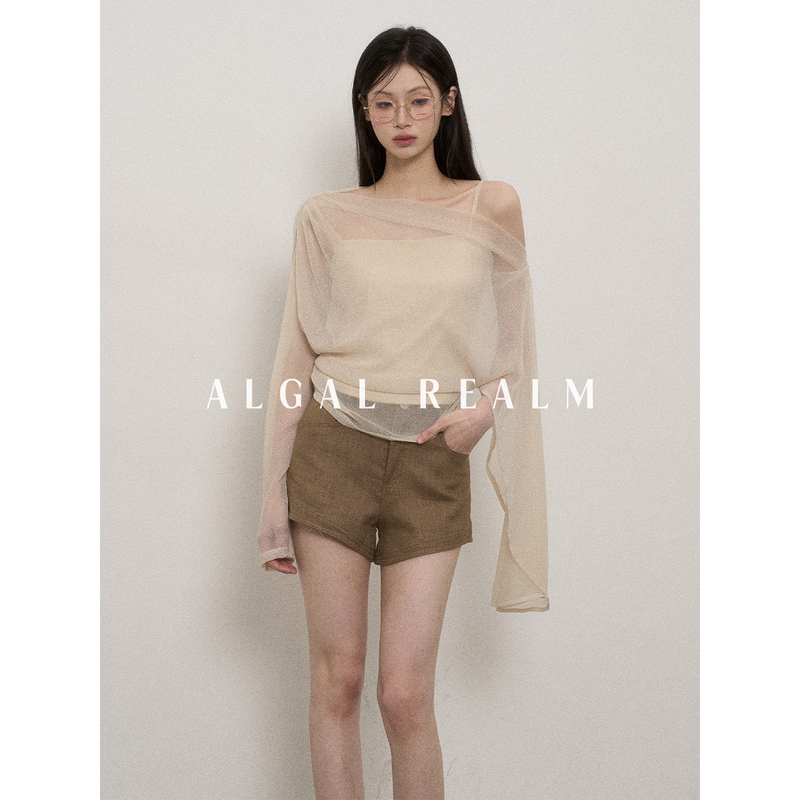 【Algal Realm Snow Algae Collection】Designed with a Sense of Style, Loose Mesh Batwing Sleeves, Asymmetrical Hem, Faux Two-Piece Blouse 【Algal Realm Snow Algae Collection】Designed with a Sense of Style, Loose Mesh Batwing Sleeves, Asymmetrical Hem, Faux Two-Piece Blouse