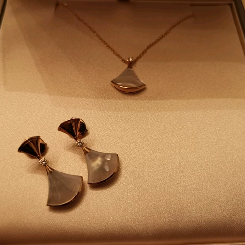 Bvlgari/Bulgari Divas 'Dream с алмазными серьгами маленькая юбка вентиляционное вентилятор 18 тыс. Серьги из розового золота