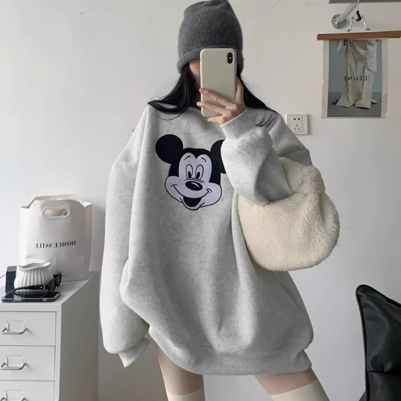 Chunyeatelier American-Style Mickey Mouse Printed Round-Neck Sweatshirt for Women, Loose and Slimming Top for Spring, Autumn, and Winter Chunyeatelier American-Style Mickey Mouse Printed Round-Neck Sweatshirt for Women, Loose and Slimming Top for Spring, Autumn, and Winter
