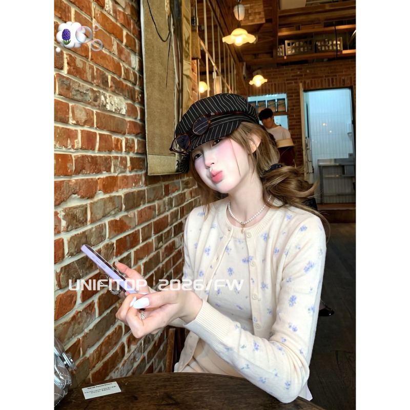 Unifitop Gentle Style Slimming Short-Sleeved Top for Women Autum Korean Floral Knitted Cardigan Two-Piece Set