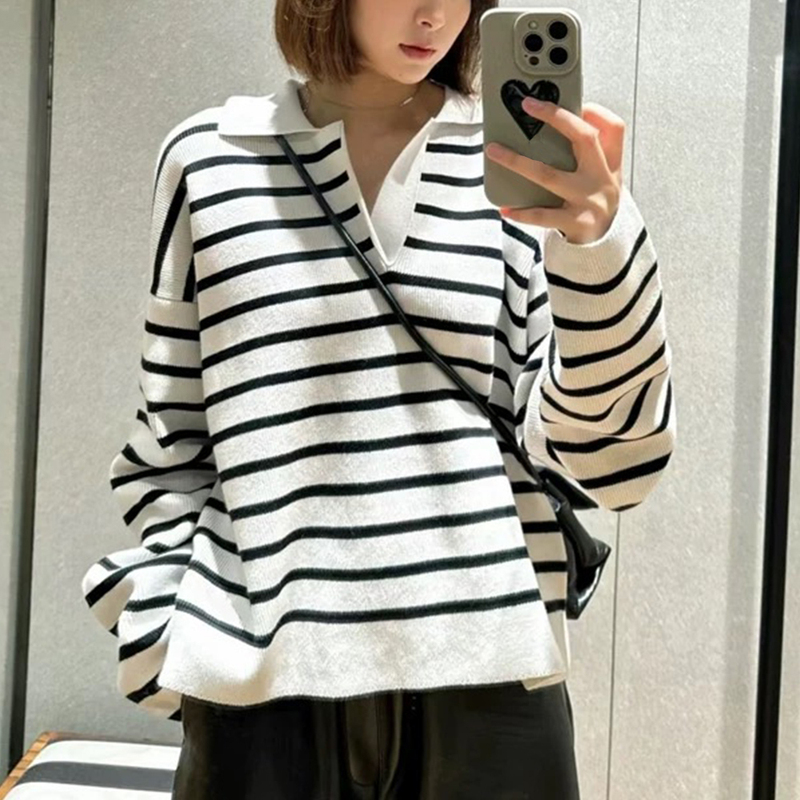Aohvw Classic a Letter Embroidered Black and White Striped Loose Polo Collar Pullover Sweater Heart-Shaped Knitwear for Women
