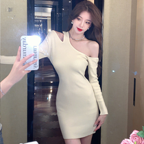 Real shot of sexy off-shoulder knitted dress Hepburn style design niche hot girl pure desire slimming little black dress