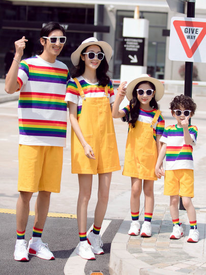 Trendy Family Matching T-Shirt Set Summer Short-Sleeve 2025 New Style for Family of Three or Four Vacation Beach Mother-Daughter Dress Seaside