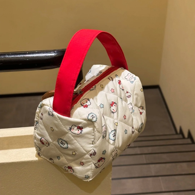 秋冬の新ハローキティ大容量化粧品バッグポータブル収納袋ウォッシュバッグ立体超かわいいハンドバッグ女性のための