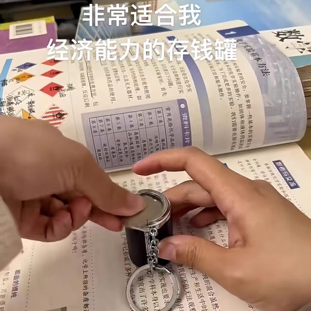 Mini Piggy Bank Travel Portable One Yuan Coin Purse Funny Abstract Creative Student Key School Bag Pendant