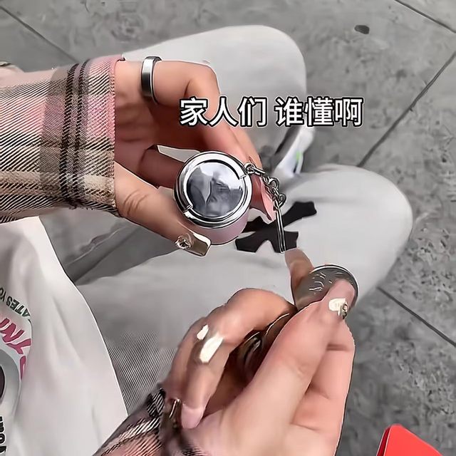 Mini Piggy Bank Travel Portable One Yuan Coin Purse Funny Abstract Creative Student Key School Bag Pendant