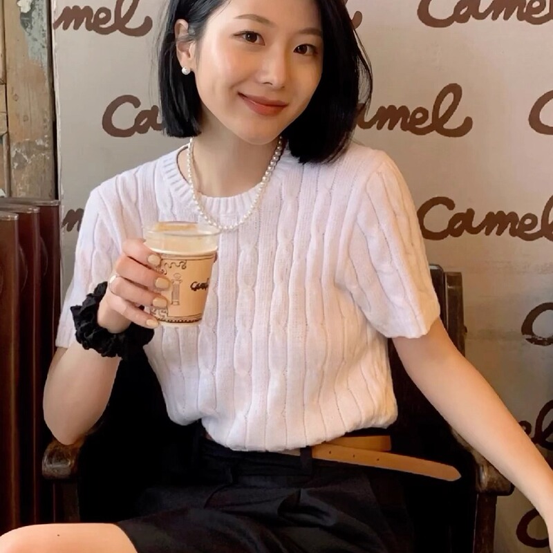 In-Stock Classic White Cable Knit Sweater for Women, Short-Sleeved, Round Neck, Textured Knit, High-End Versatile Top In-Stock Classic White Cable Knit Sweater for Women, Short-Sleeved, Round Neck, Textured Knit, High-End Versatile Top