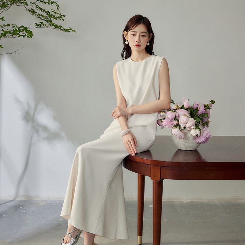 26 Spring/Summer New French Style Black and White Solid Color Acetate Sleeveless Mermaid Dress Simple Draped Elegant Long Dress