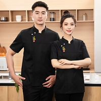 Одиночный топ с черными шортами