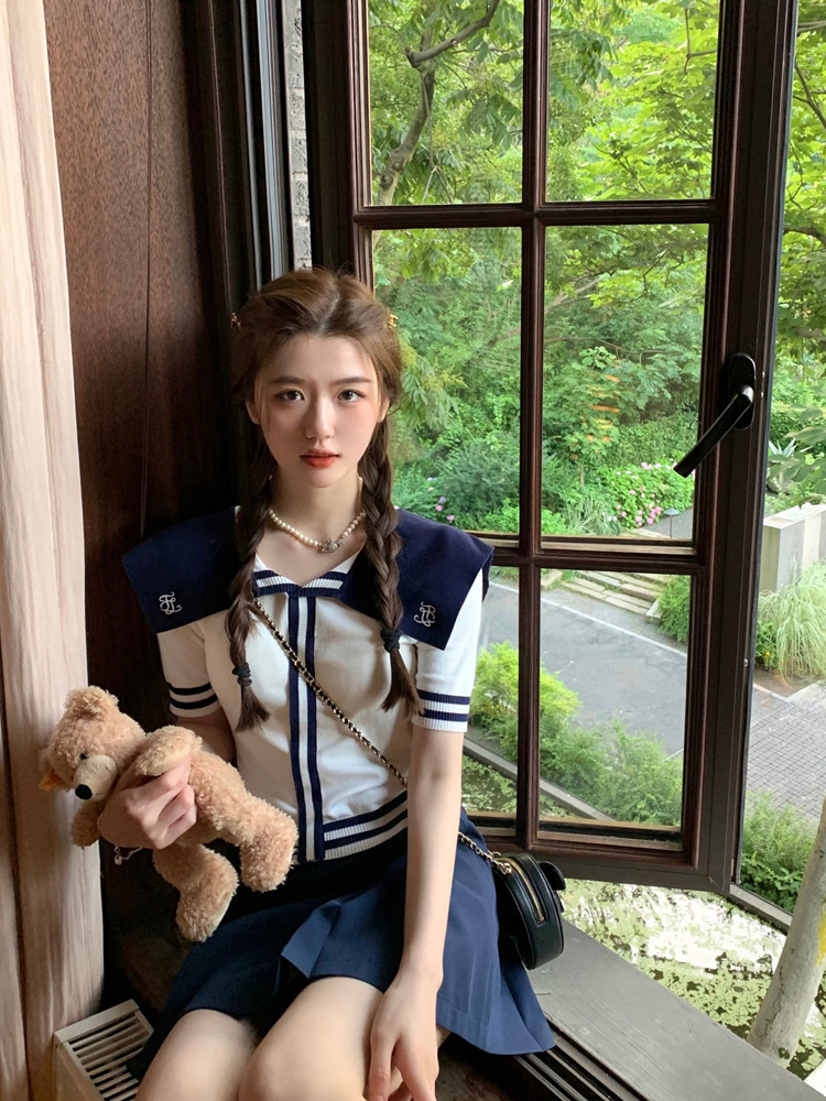 <!--学院风撞色冰丝海军领针织衫短袖女夏季小众洋气独特别致显瘦上衣-->