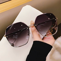 Солнцезащитные очки, премиум класс, популярно в интернете, по фигуре