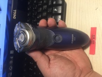 Philips Philips electric shaver HQ8825 three heads HQ8 send original charger