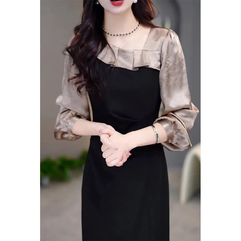 Elegant and Sophisticated Little Black Dress with a Chanel-Inspired Style, 2025 Autumn New Collection, French Mid-Length Design with Slit, Waist-Cinching and Slimming Effect