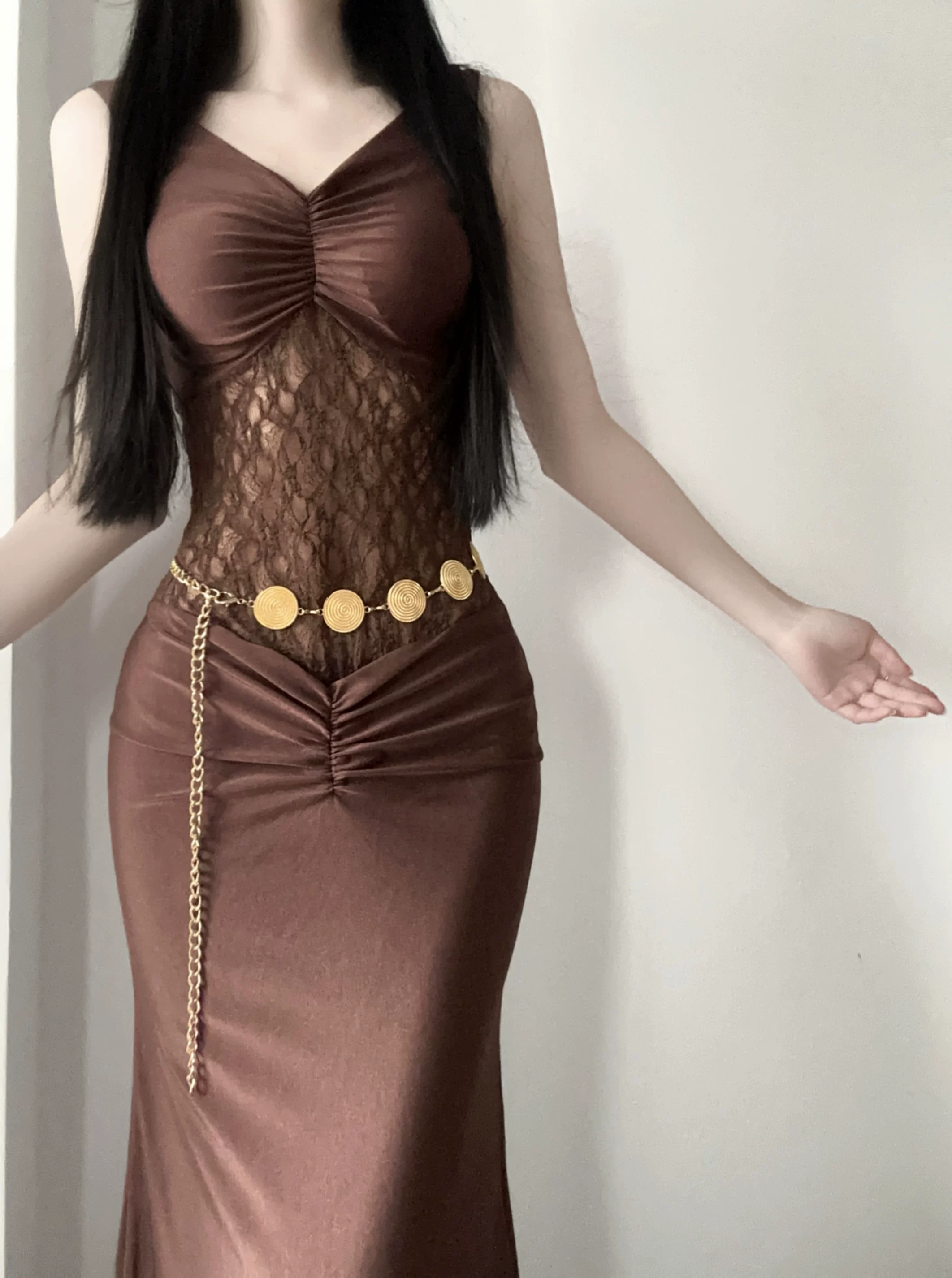 Baju renang dua keping renda warna kopi gaya terkini, gaun panjang pinggang kemas bergaya suci menggoda, wajib untuk percutian, mencerahkan kulit dan nampak mewah
