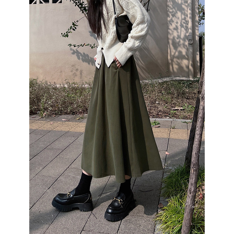 Corduroy Retro Green A-Line Skirt for Women, Spring and Autumn, Paired with Sweater, High-Waisted Long Skirt, Hip-Covering Umbrella Skirt for Spring and Autumn
