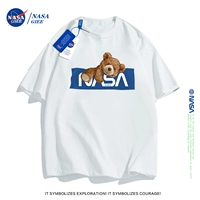 Обнять белый медведь