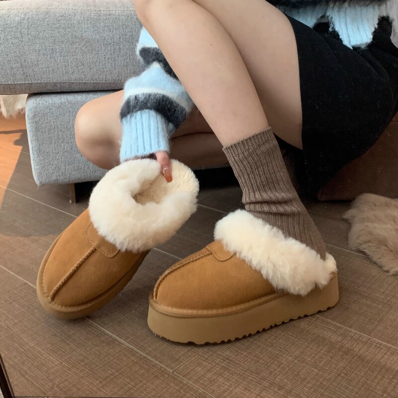 Thick-Soled Genuine Leather and Fur Integrated Slippers for Women, Suitable for Outdoor Wear, 2025 Winter New Model, Winter Shoes, Furry Slippers, Plush Snow Boots Thick-Soled Genuine Leather and Fur Integrated Slippers for Women, Suitable for Outdoor Wear, 2025 Winter New Model, Winter Shoes, Furry Slippers, Plush Snow Boots