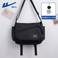 Черная металлическая космическая подвеска