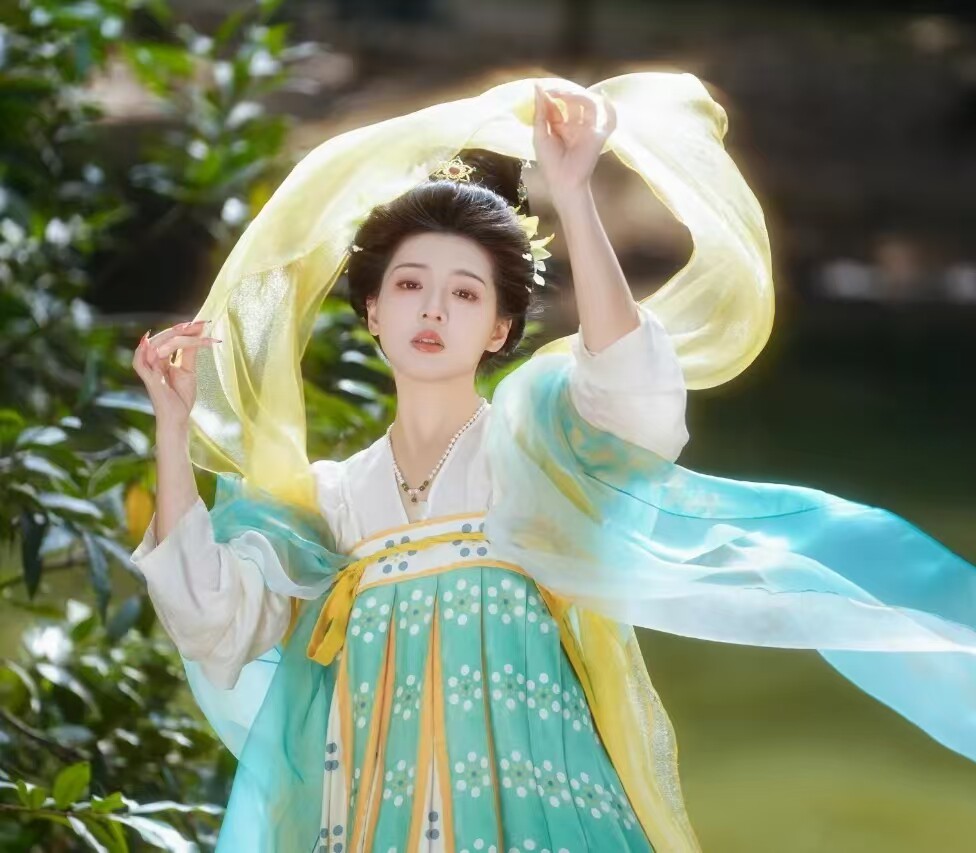 Китайцы одежда наборы None 2025