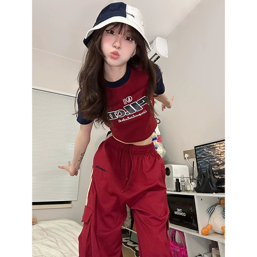 Короткая летняя брендовая футболка, в американском стиле, короткий рукав, с рукавом