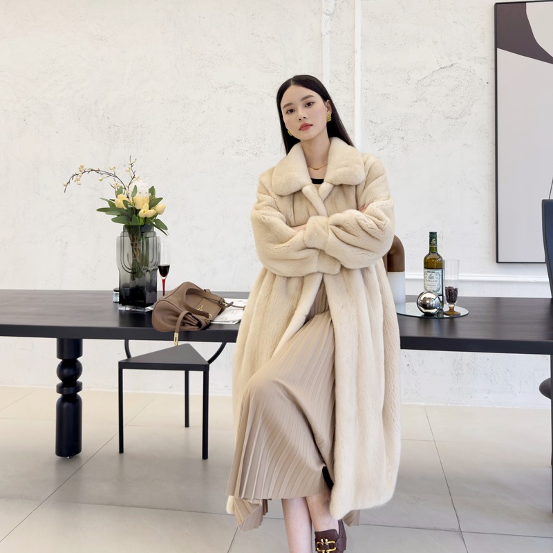 2026 Winter New Imported Velvet Short Mink Fur Coat for Women with Stand Collar, Full Mink Long Mink Fur Coat