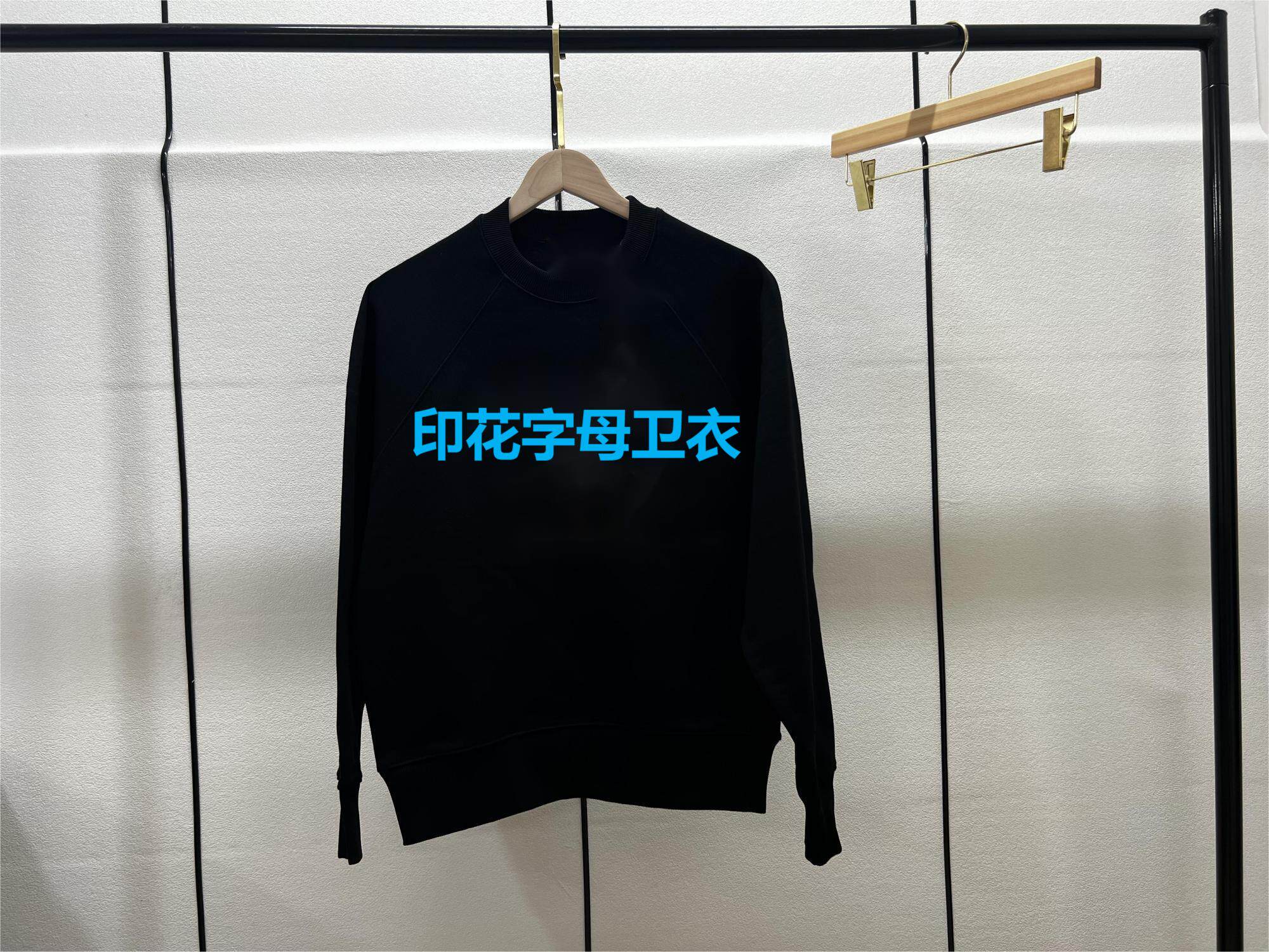 印花字母卫衣