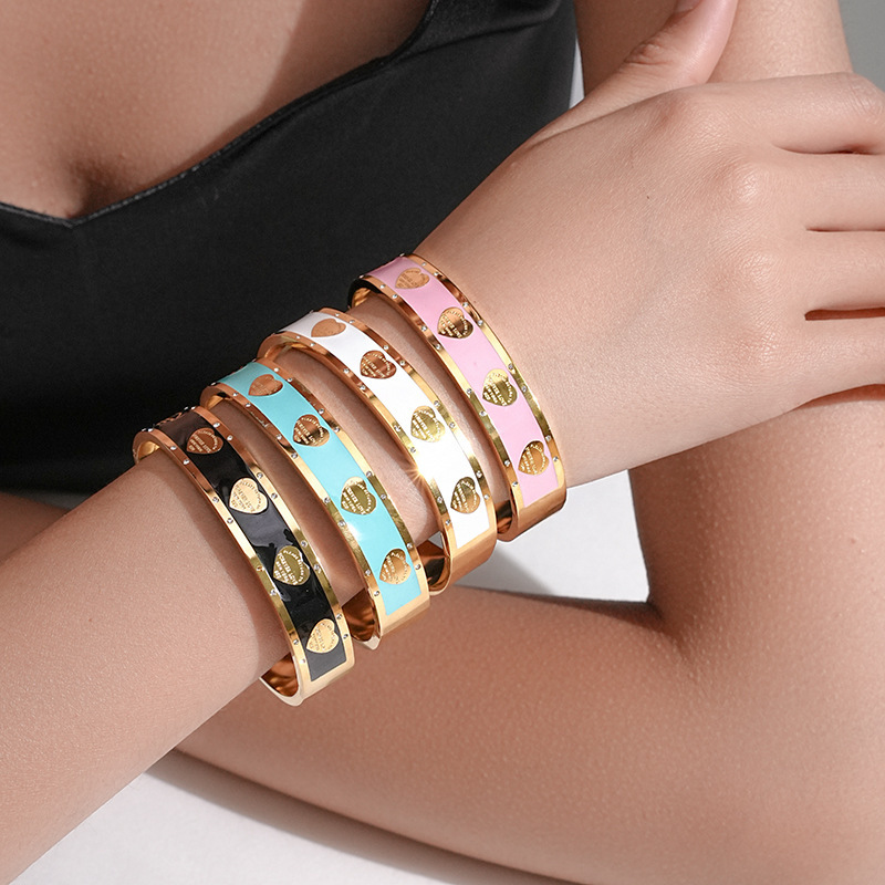 European and American Hot-Selling New Style ins Peach Heart Titanium Steel Bracelet, High-End Heart-Shaped Zircon Clasp Stainless Steel Bracelet for Women European and American Hot-Selling New Style ins Peach Heart Titanium Steel Bracelet, High-End Heart-Shaped Zircon Clasp Stainless Steel Bracelet for Women