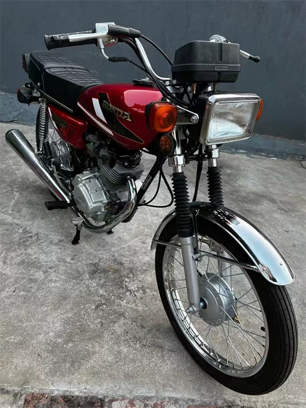 Honda CG125CC flower cat second -hand motorcycle original imported retro -cyclist retro Tianhong 90 fuel old street car