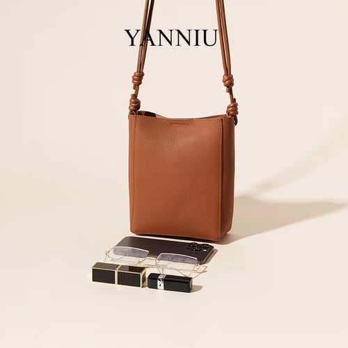 岩牛 Yanniu2025 Новая сумка для мобильного телефона с одной плечой поперечной складывание легкая роскошная ниша высококачественная картофель фри-сумка YN3334