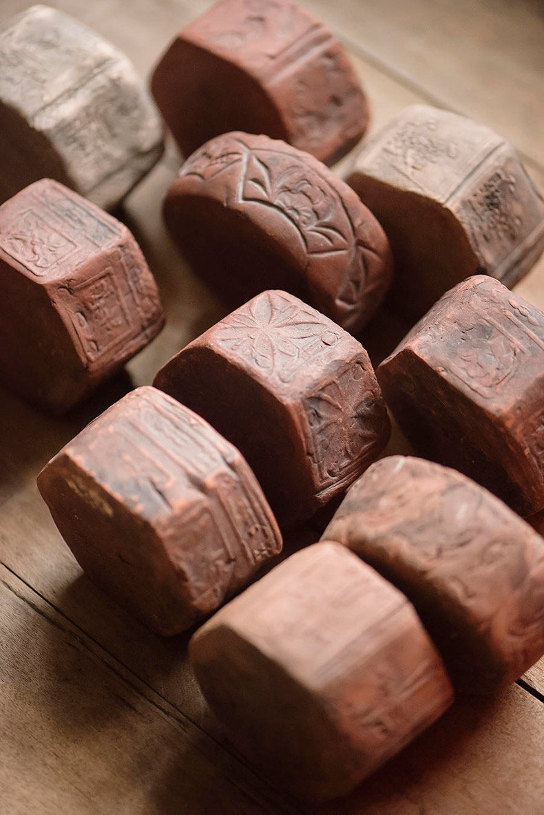 Old objects carved in the child are it with clay tea tea zero pet cover