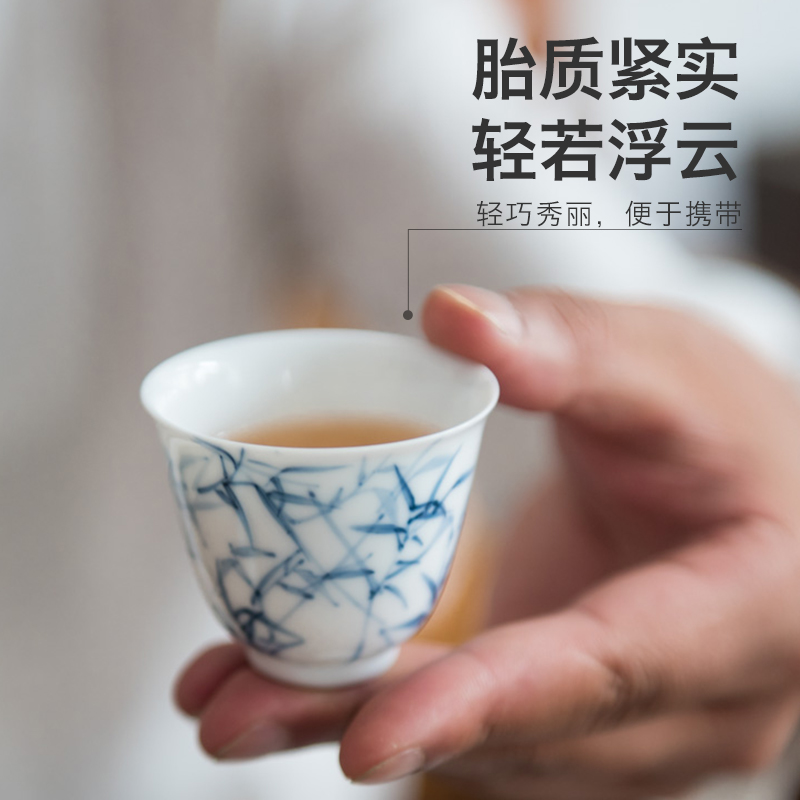 Made in jingdezhen blue and white sample tea cup master cup ceramic kung fu tea set manually build small tea cups